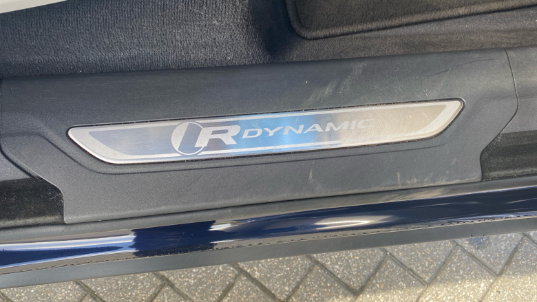 Jaguar F-Pace 2.0 D200 R-Dynamic Black 5dr Auto AWD Diesel Estate